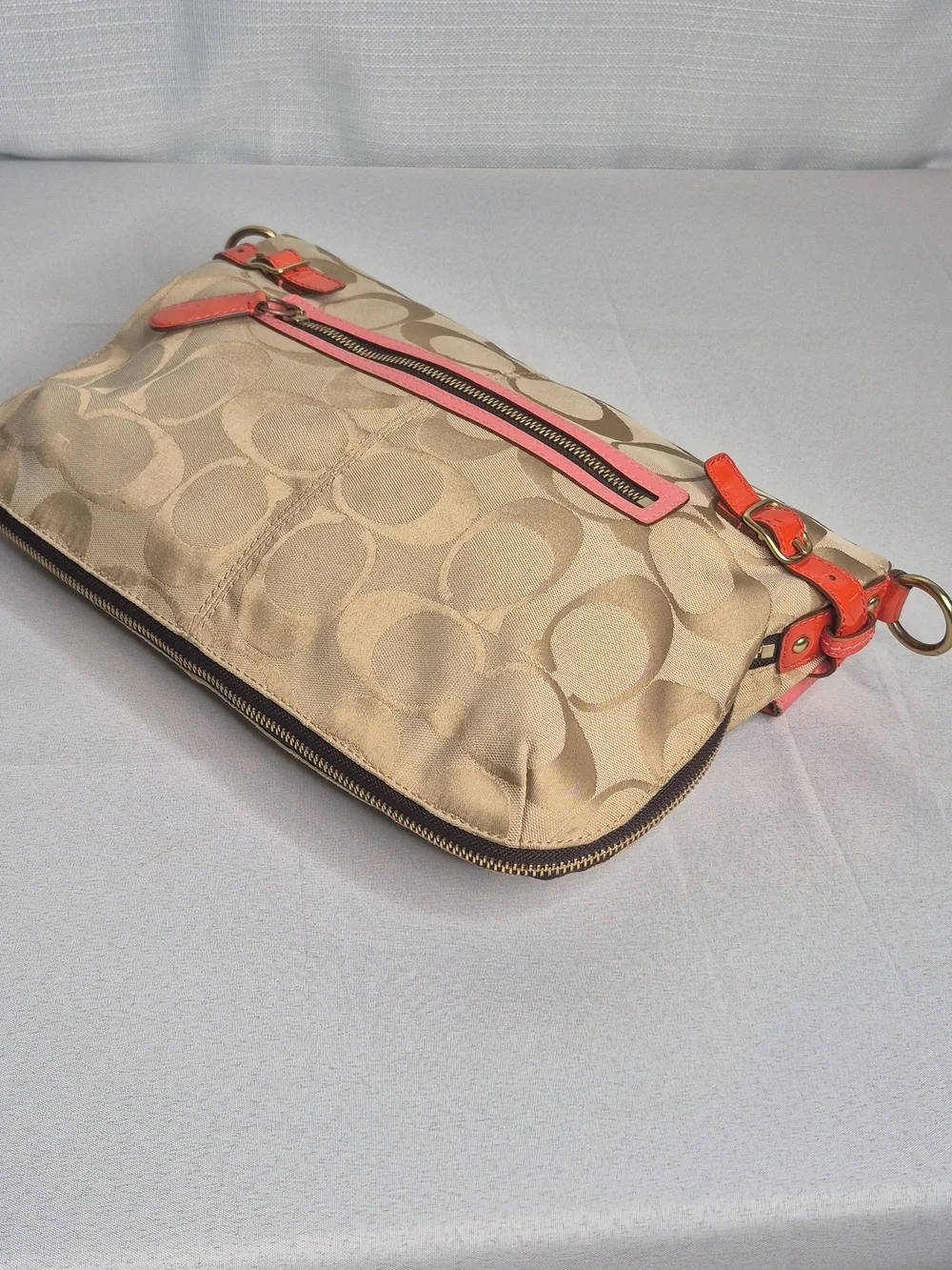 COACH HANDBAG/CLUTCH